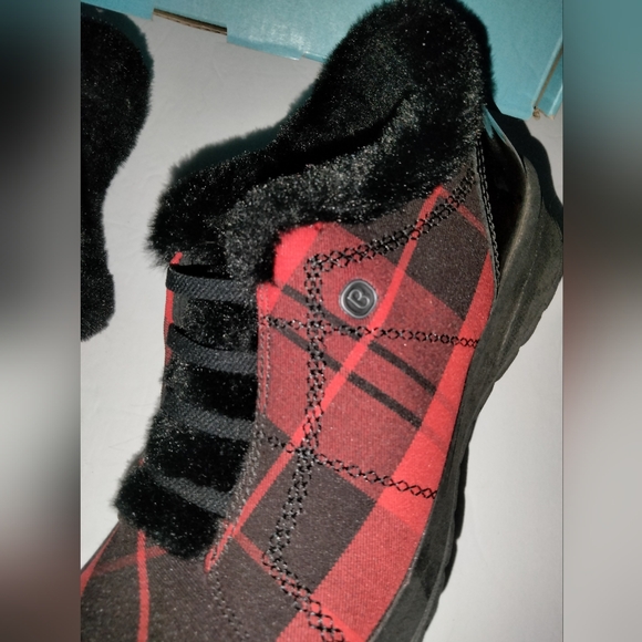 Bzees (Size 8.5W) Black/Red Plaid Pattern Faux Fur Lined Slip-on Golden Sneakers - Picture 7 of 13